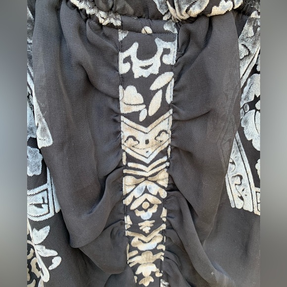 Flattering as heck. Great for the office Xmas party. - Picture 4 of 4